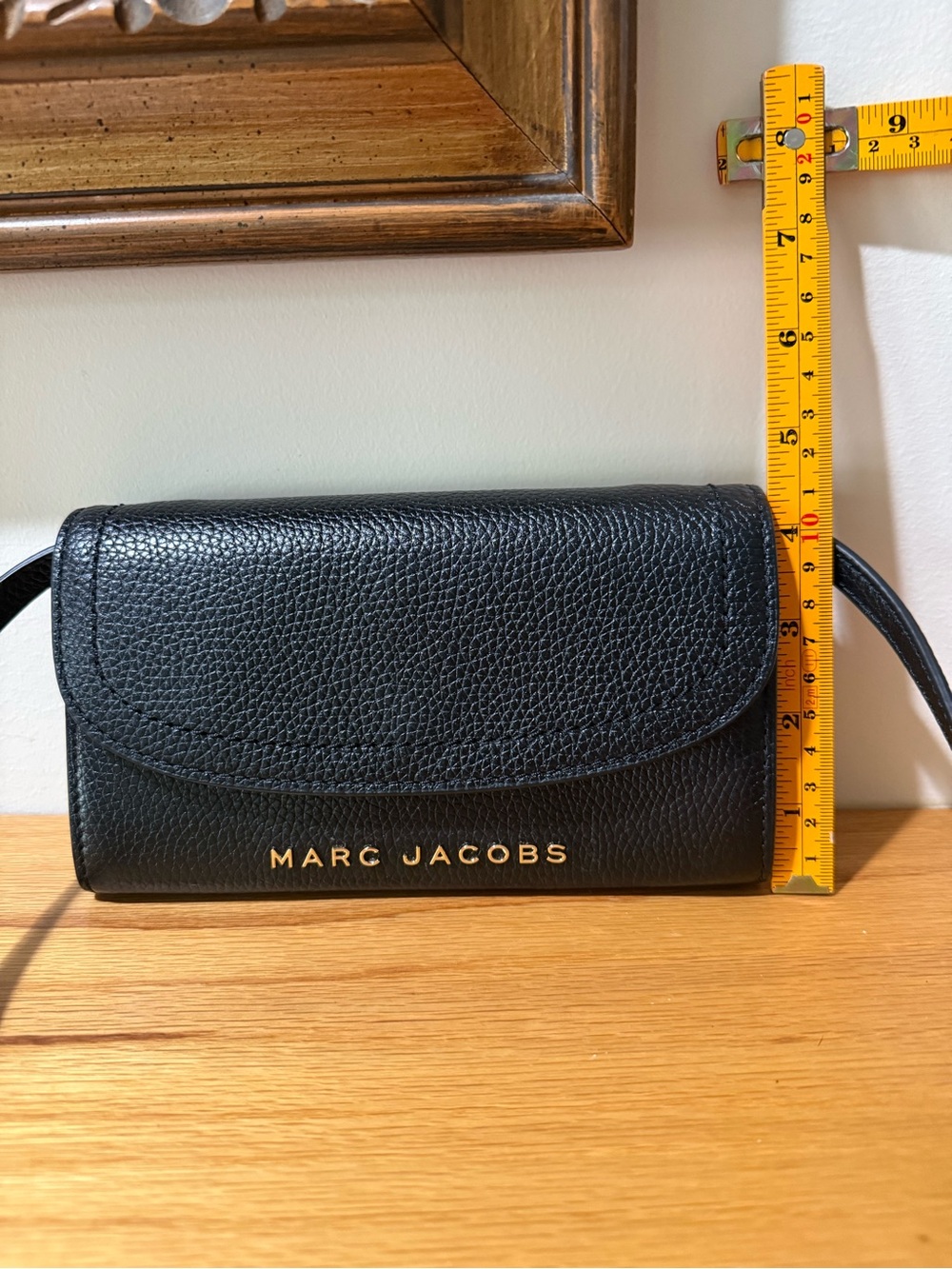 EUC Marc Jacobs Black Groove Leather Crossbody Wallet Metal Logo - Picture 10 of 16
